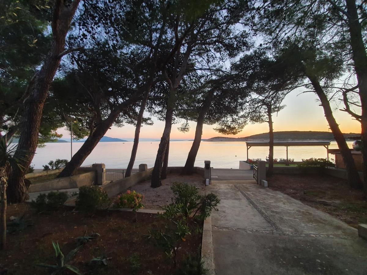 Sidus Maris, Spacious Seaside Apartment With Free Parking Martinšćica Екстериор снимка